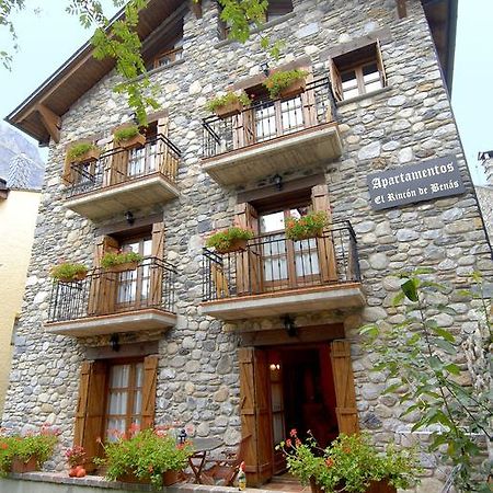 Apartamentos El Rincon De Benas Benasque Bagian luar foto
