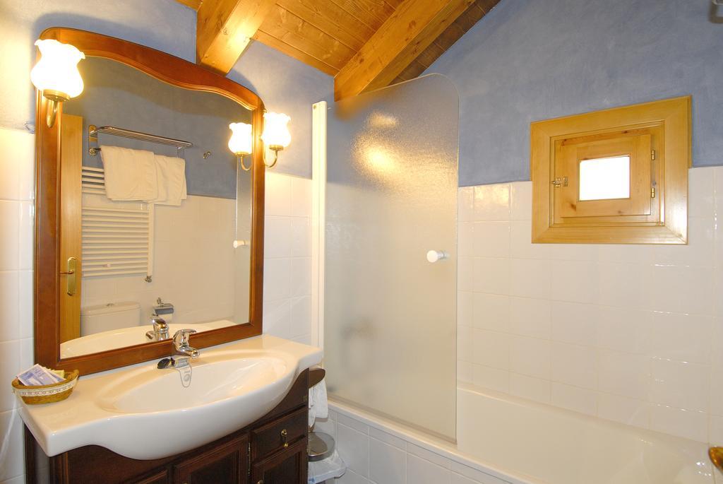 Apartamentos El Rincon De Benas Benasque Ruang foto