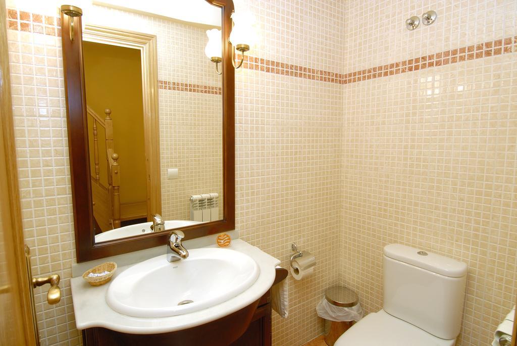 Apartamentos El Rincon De Benas Benasque Ruang foto