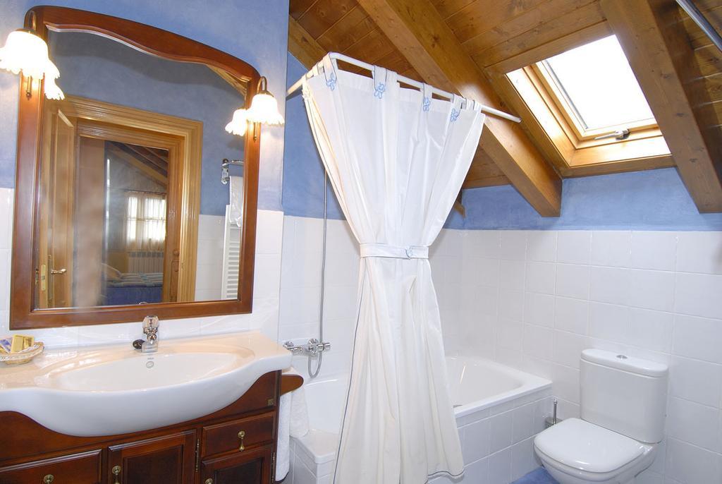 Apartamentos El Rincon De Benas Benasque Ruang foto