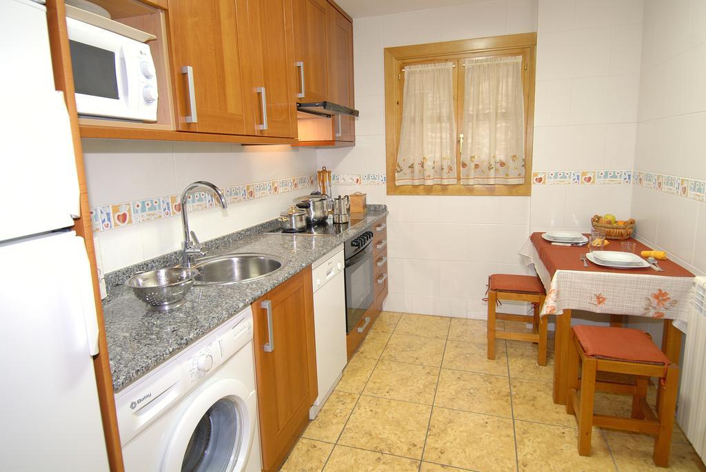 Apartamentos El Rincon De Benas Benasque Ruang foto