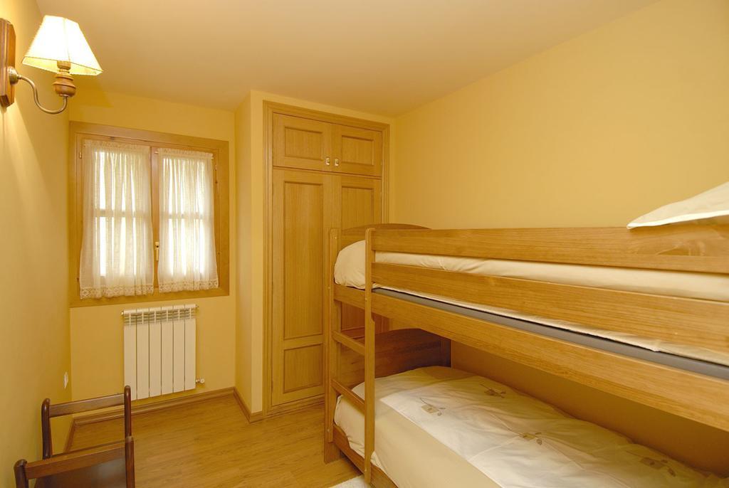 Apartamentos El Rincon De Benas Benasque Ruang foto