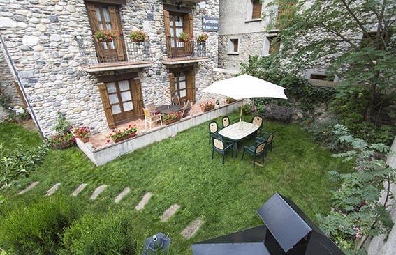 Apartamentos El Rincon De Benas Benasque Ruang foto